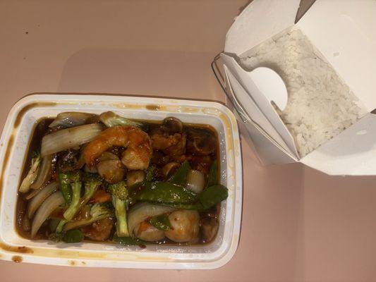 Shrimp & 17. Shrimp and Scallops with Hunan Sauce