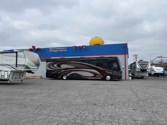 40 ft. Motorhome at Mike Thompson's RV Super Store in Santa Fe Springs.