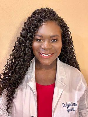 Dr Angeline Simeus is a board certified optometrist. She is proficient in English, Haitian-Creole, Spanish, and is learning Portuguese!