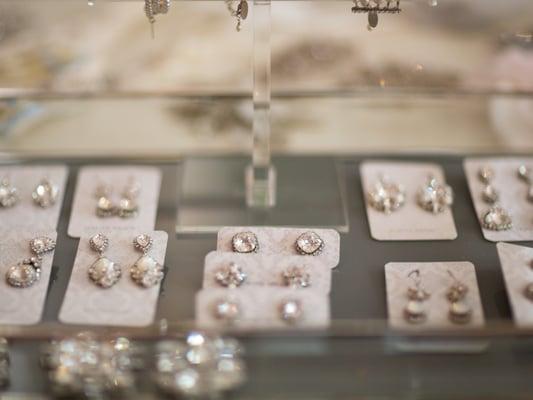 Accessories to compliment the brides wedding day look.