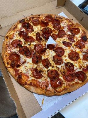 Large pepperoni pizza with garlic!