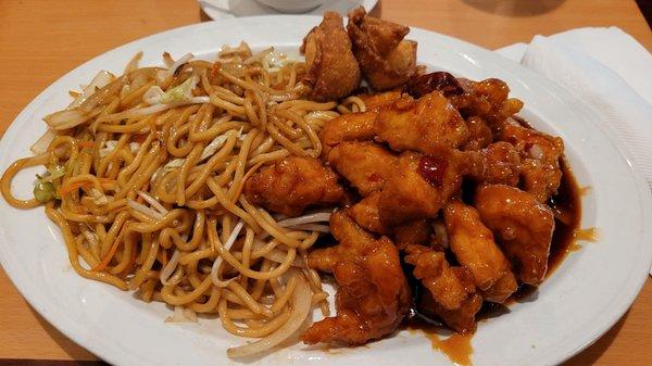 General chicken chow mein combo