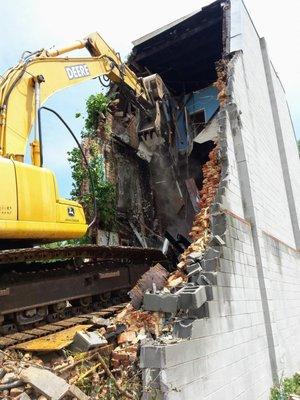 Excavation tear down to a row home in Baltimore MD