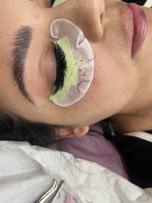 Brow lamination / brow shaping 

Planchado de cejas