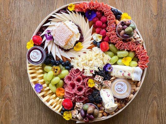 Cheese & Charcuterie board (medium)