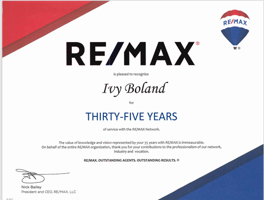 Broker of RE/MAX Premier and leader of RE/MAX Dallas Suburbs and Premier Dallas. Dedicated for over 35 years of services to her agents!