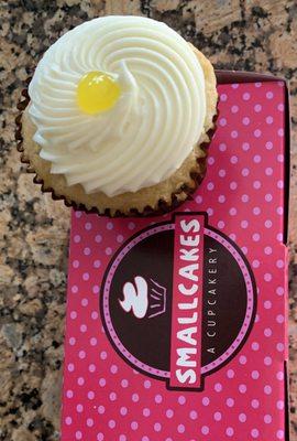 Lemon drop cupcake atop handy two pack box.