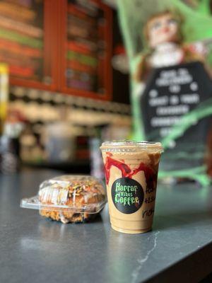 Quad Carrie White Mocha - Cinnamon Roll