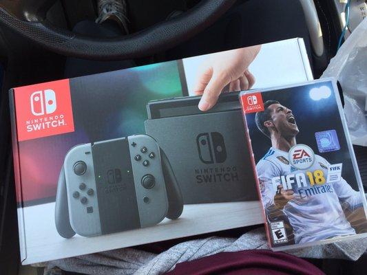 Nintendo Switch + FIFA18 on deck!