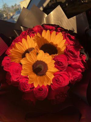 Roses and sun flower bouquet