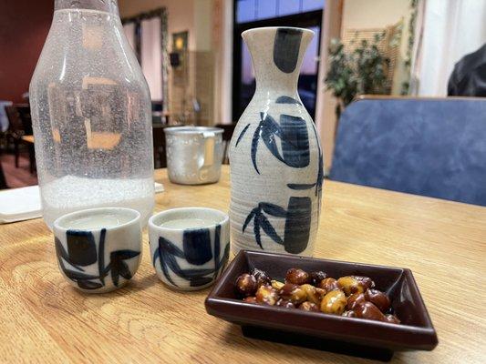 Unfiltered sake and complimentary seasoned peanuts