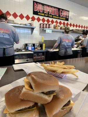 The burgers here are legendary. Worth stopping in for.