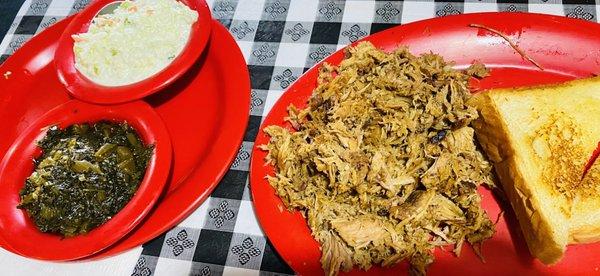 Pulled pork with mixed greens & coleslaw