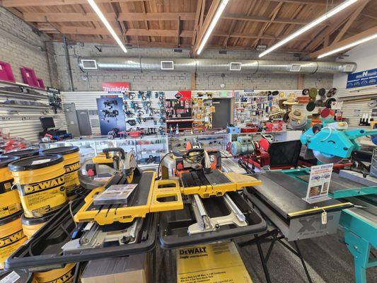 great deals on quality tile saws and tools.