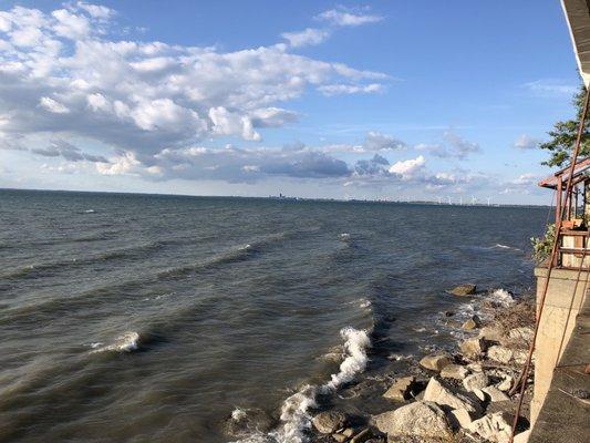 Perfect setting on the shore of Lake Erie