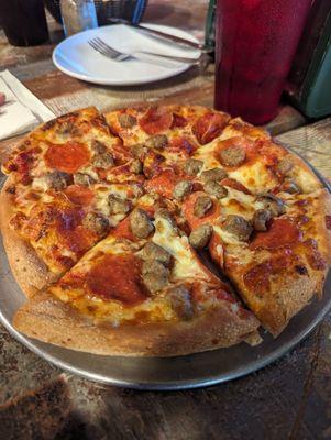 Sausage & pepperoni pizza