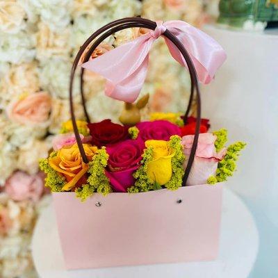 cesta de Rosas mix luxury bag mixed flowers