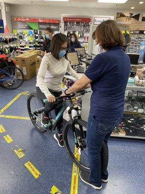 Wife and Laura setting saddle height