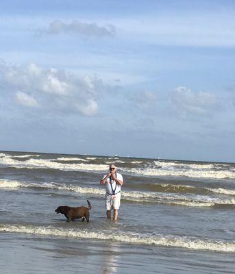 Ted E. loves the beach‼