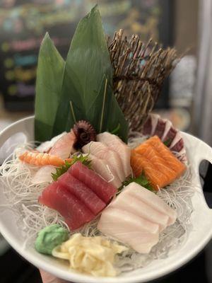 Sashimi Deluxe Combo Plate