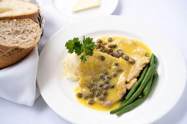 Vitello al limone. Veal scaloppini with white wine, capers and lemon sauce