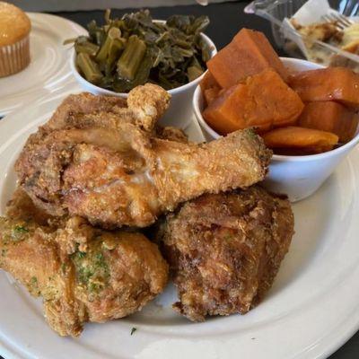 Fried chicken dinner serve with two sides