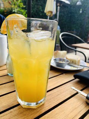 Passion fruit spritzer