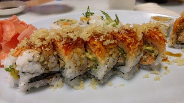 Smoked salmon with spicy sauce and tempura flakes