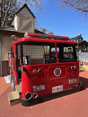 Working light on the fire truck are so fun