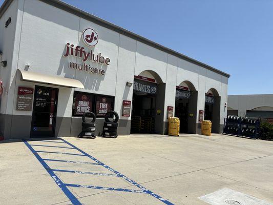 Jiffy Lube entrance.