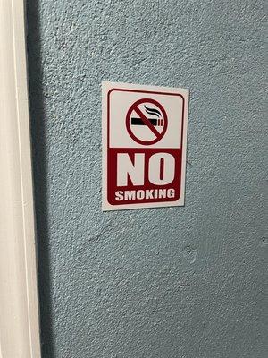 NO SMOKING