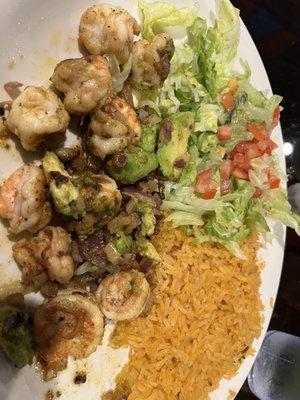 Spicy shrimp with avocado