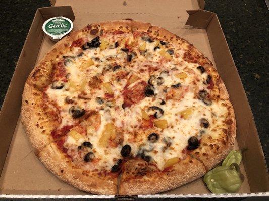 Pineapple and black olives pizza!