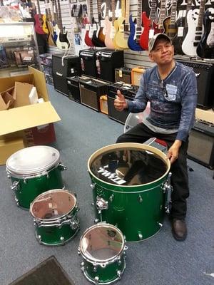 Mateo setting up a brand new Tama Starclassic/BB kit