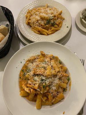 Penne Vodka Rigatoni with Grilled Chicken and Peas in Vodka Sauce