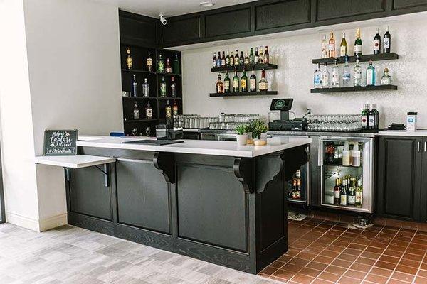 Built-in bar for cocktail hour at University Club by Wedgewood Weddings