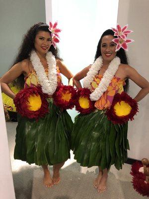 Hula dancers