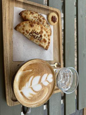 Latté & empanadas