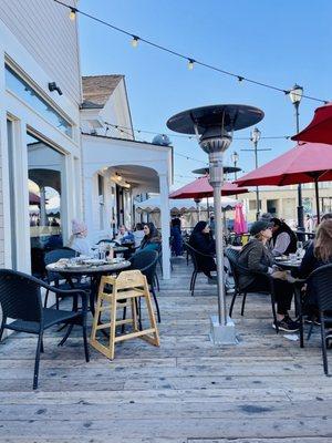 Ample outdoor seating with heat lamps.