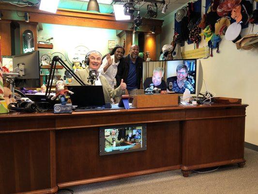 Leo Laporte, two fans, and Paul & MaryJo on the monitors