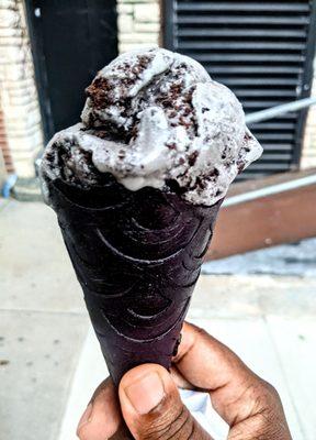 Omgggg its called midnight Oreo!!and look at that fancy cone!