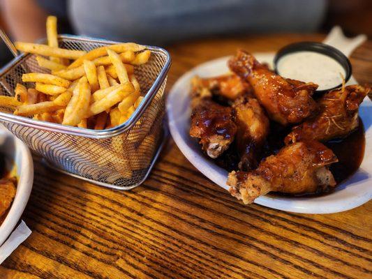 1/2 order honey garlic wings w/ side of fries