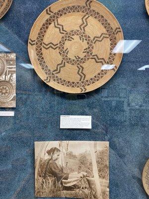 A gambling woven tray for play a dice game