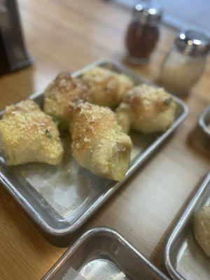 garlic knots (6pc)