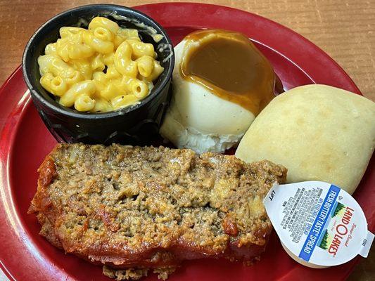 Meatloaf, mashed potatoes with gravy, Mac 'n cheese and dinner roll. Absolutely fantastic!!!