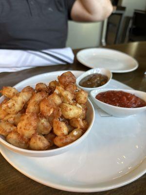 Cheese curds with light flavorful marinara and apple butter sauce