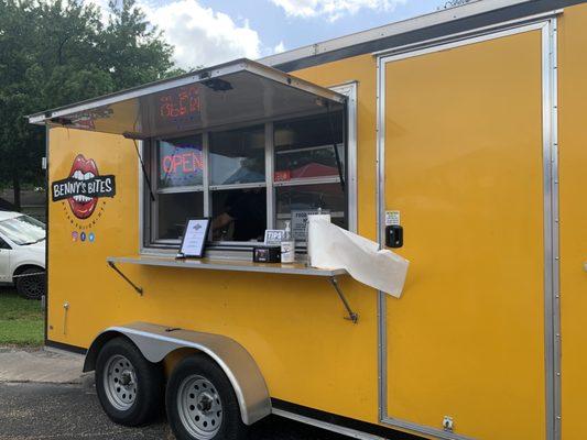 Benny's Bites food truck