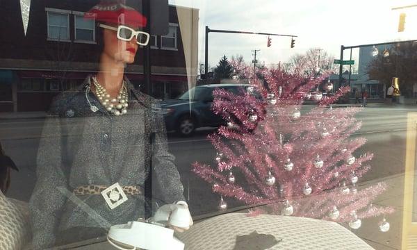 Great early 1960s window display.