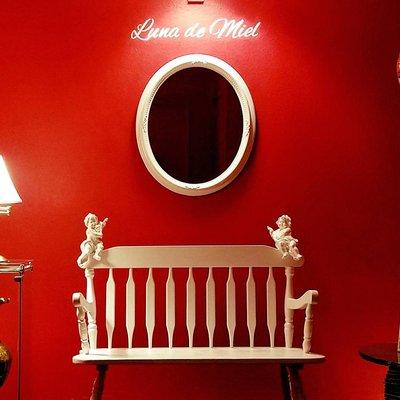 La banca Blanca en Luna de Miel solo para los amorados. The white bench in Luna de miel Only For the Lovers.