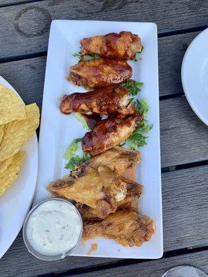 Bbq and sriracha honey wings